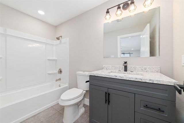 1416 E Avenue B, Bay City, TX 77414