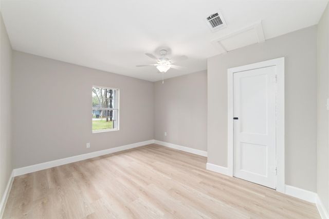 1416 E Avenue B, Bay City, TX 77414