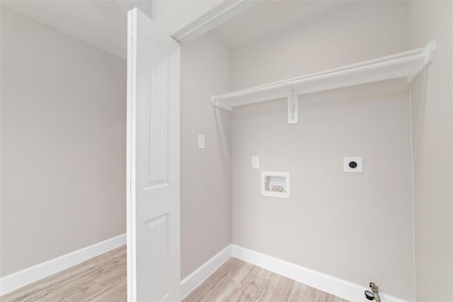 1416 E Avenue B, Bay City, TX 77414