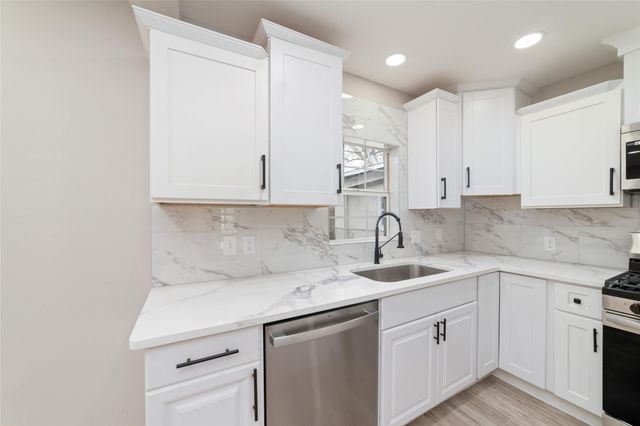 1416 E Avenue B, Bay City, TX 77414