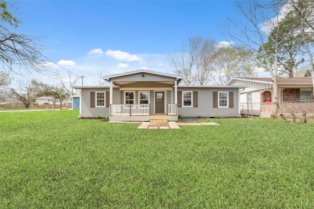 1416 E Avenue B, Bay City, TX 77414