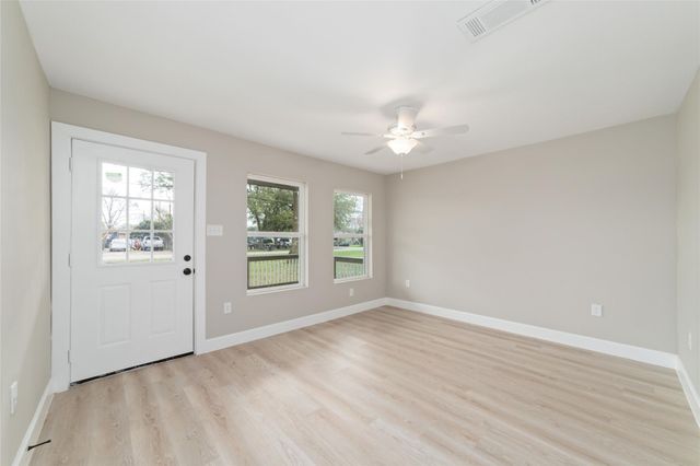 1416 E Avenue B, Bay City, TX 77414