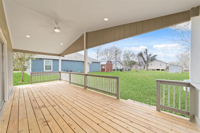 1416 E Avenue B, Bay City, TX 77414