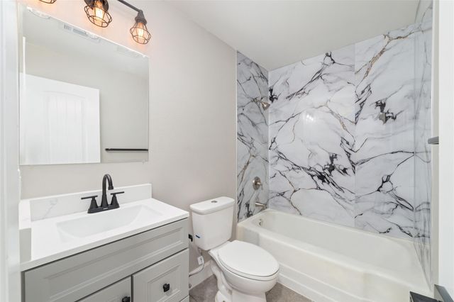 1416 E Avenue B, Bay City, TX 77414