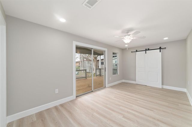 1416 E Avenue B, Bay City, TX 77414