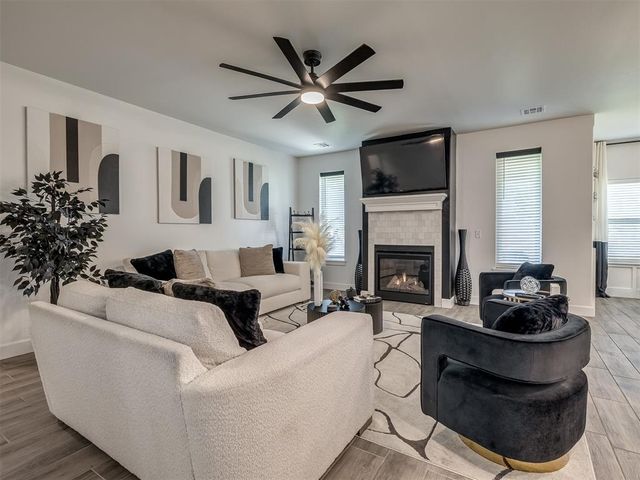 101 Carlow Way, Yukon, OK 73099