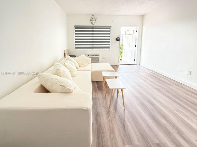 7720 Harding Ave 3, Miami Beach, FL 33141