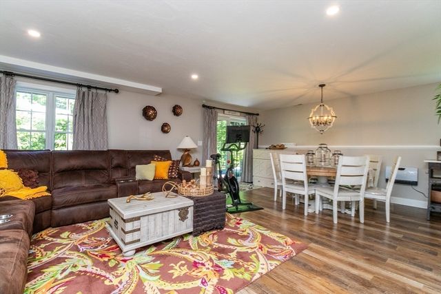 44 Brookside Dr 44, Hanson, MA 02341
