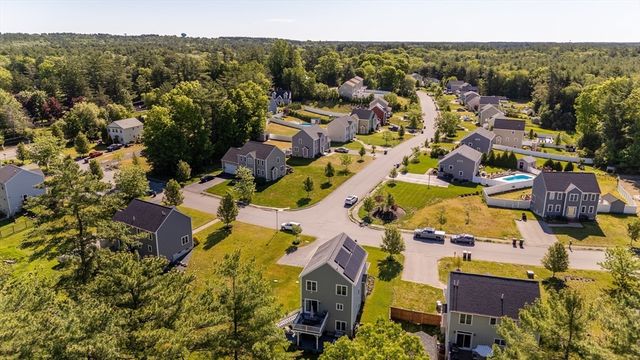 44 Brookside Dr 44, Hanson, MA 02341