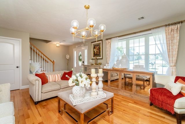 44 Brookside Dr 44, Hanson, MA 02341