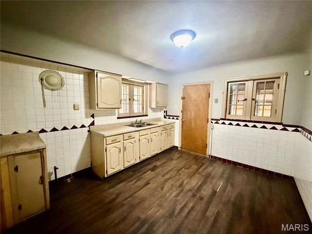 1545 Sells Avenue, St Louis, MO 63147