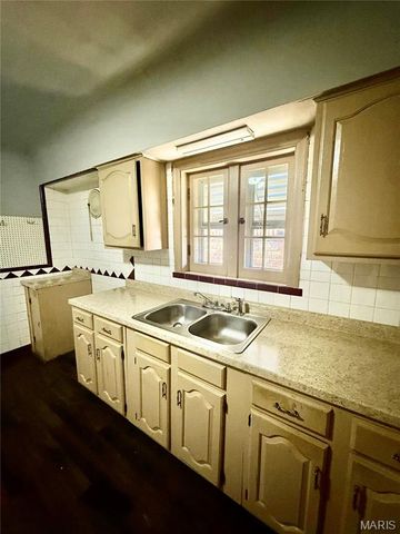 1545 Sells Avenue, St Louis, MO 63147