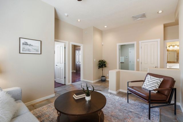 11 Sobradora Drive, Santa Fe, NM 87508