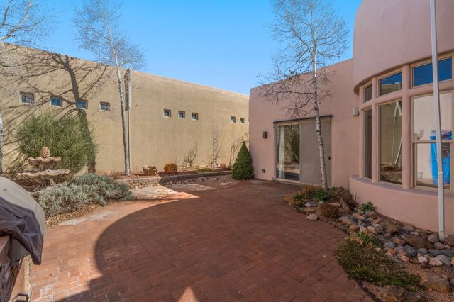 11 Sobradora Drive, Santa Fe, NM 87508
