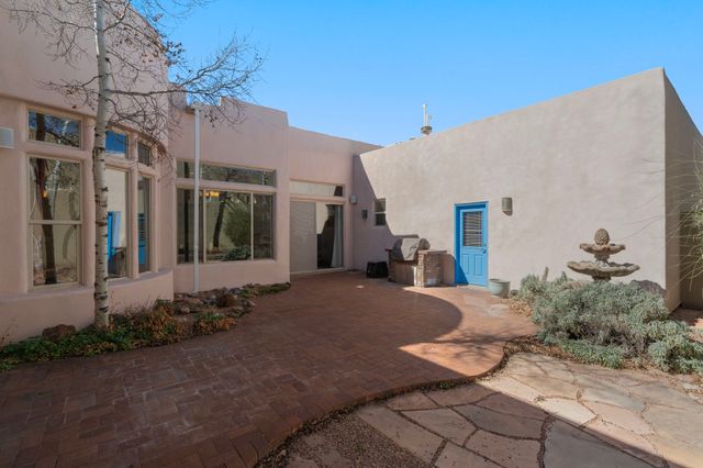 11 Sobradora Drive, Santa Fe, NM 87508