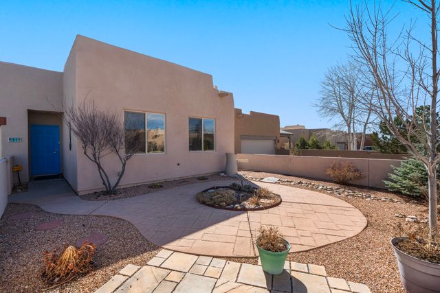 11 Sobradora Drive, Santa Fe, NM 87508
