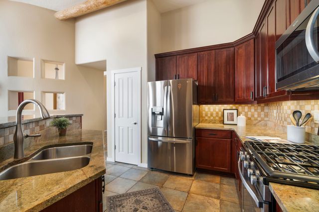 11 Sobradora Drive, Santa Fe, NM 87508