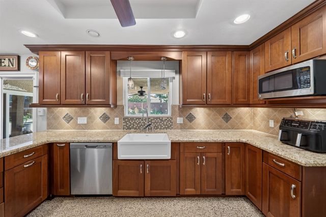 5644 N Hazel Avenue, Fresno, CA 93711