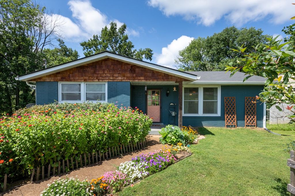 409 Rosehill Ct, Goodlettsville, TN 37072