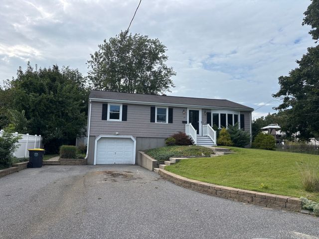 109 Homer Dr, Somerset, MA 02726