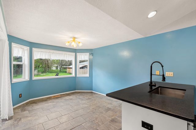 850 Forest Glen Drive, Central Point, OR 97502