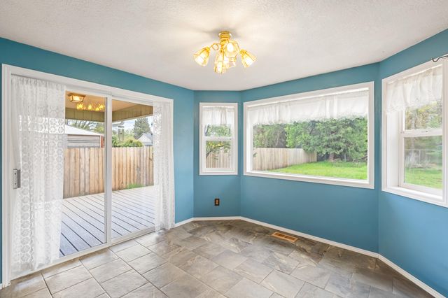 850 Forest Glen Drive, Central Point, OR 97502