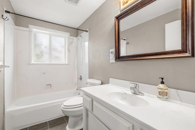 850 Forest Glen Drive, Central Point, OR 97502