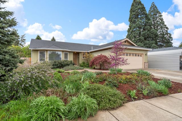 850 Forest Glen Drive, Central Point, OR 97502