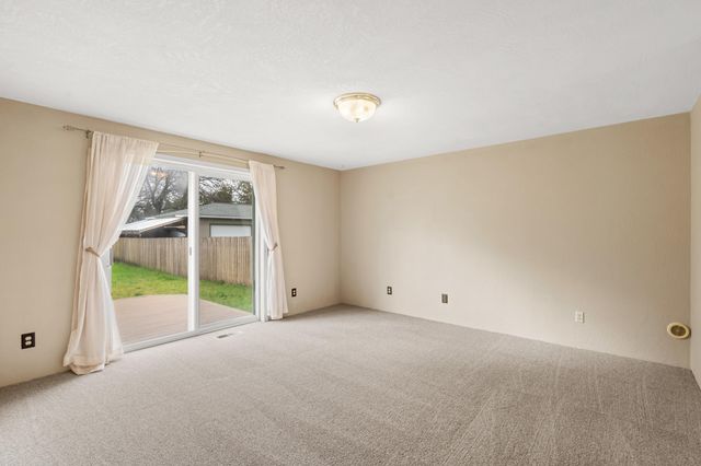 850 Forest Glen Drive, Central Point, OR 97502