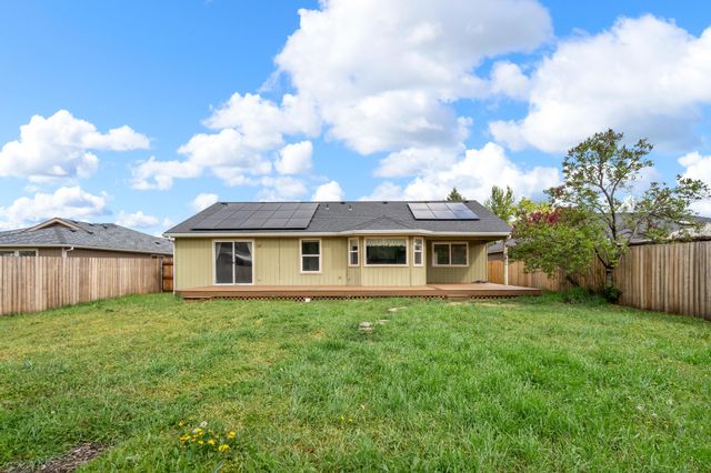 850 Forest Glen Drive, Central Point, OR 97502