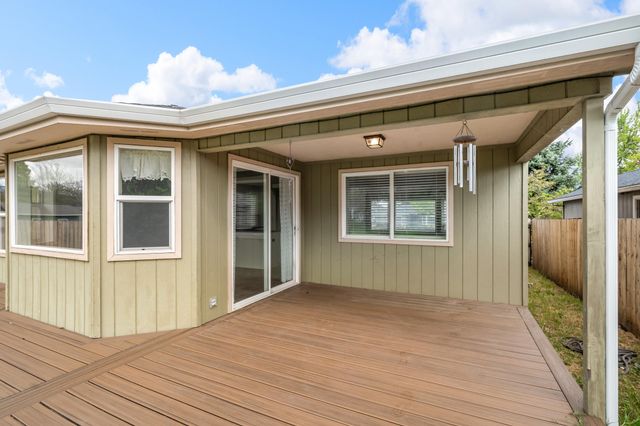 850 Forest Glen Drive, Central Point, OR 97502