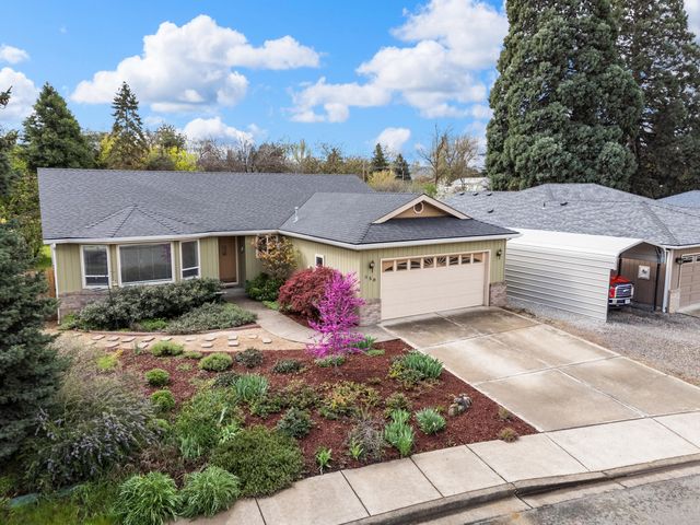 850 Forest Glen Drive, Central Point, OR 97502