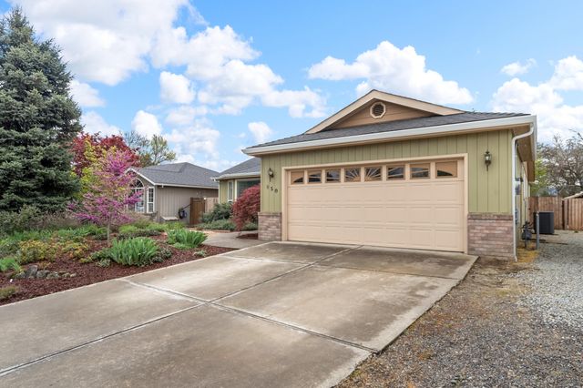 850 Forest Glen Drive, Central Point, OR 97502