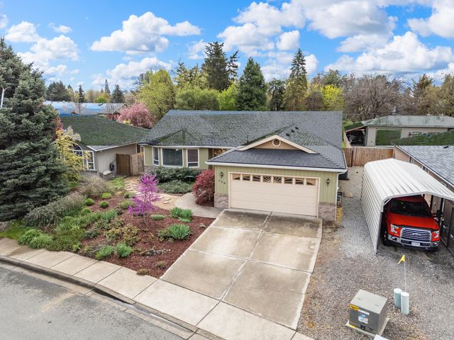 850 Forest Glen Drive, Central Point, OR 97502