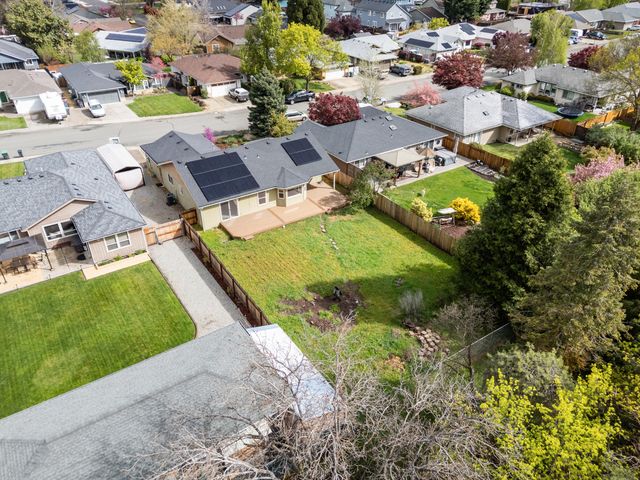 850 Forest Glen Drive, Central Point, OR 97502