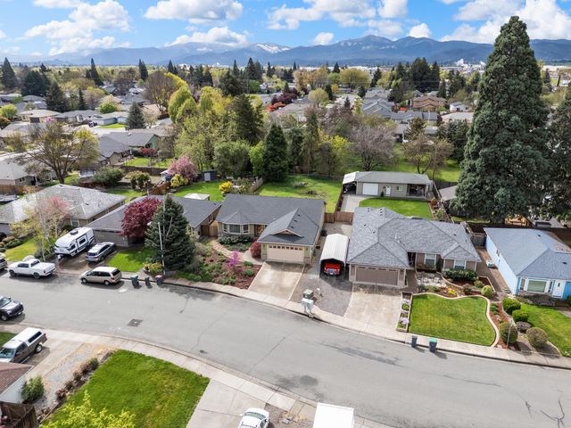 850 Forest Glen Drive, Central Point, OR 97502