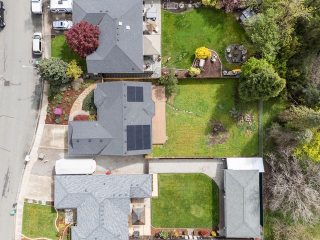 850 Forest Glen Drive, Central Point, OR 97502