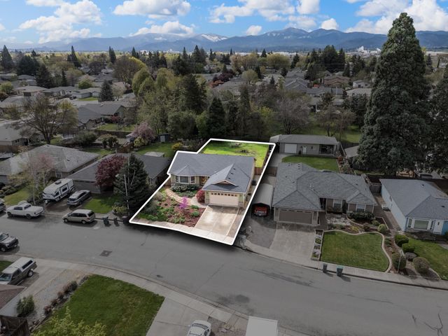 850 Forest Glen Drive, Central Point, OR 97502