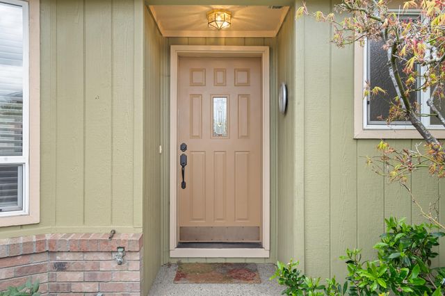 850 Forest Glen Drive, Central Point, OR 97502