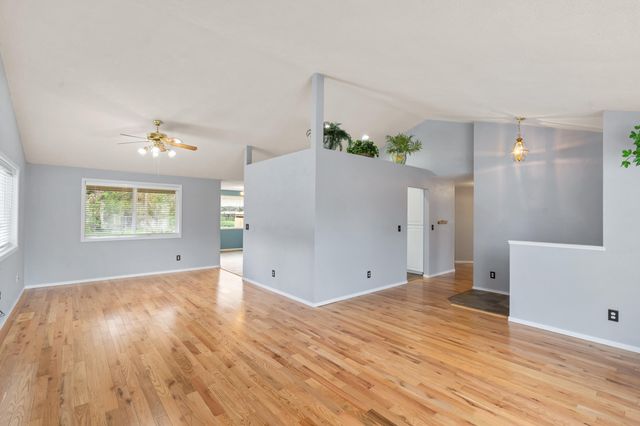 850 Forest Glen Drive, Central Point, OR 97502