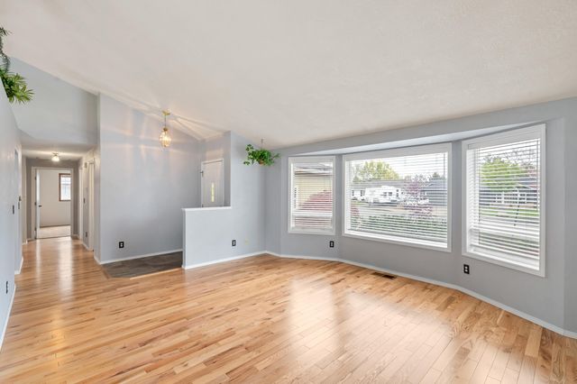 850 Forest Glen Drive, Central Point, OR 97502