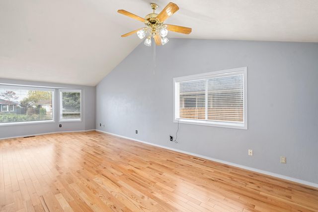 850 Forest Glen Drive, Central Point, OR 97502