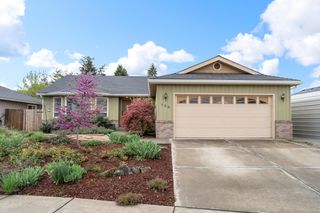850 Forest Glen Drive, Central Point, OR 97502