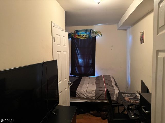 65 Stone St, Newark City, NJ 07104