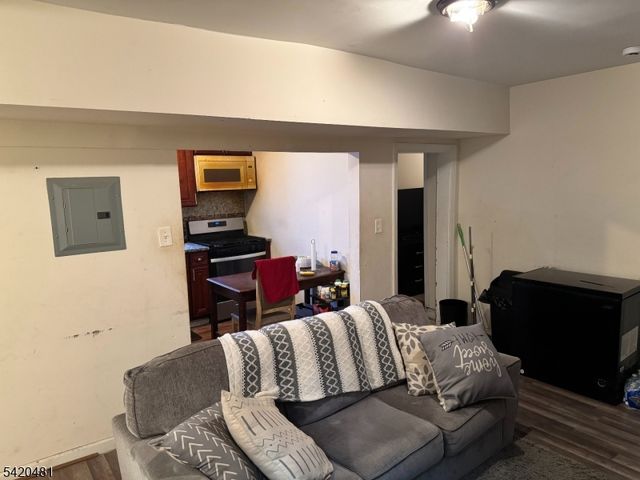 65 Stone St, Newark City, NJ 07104