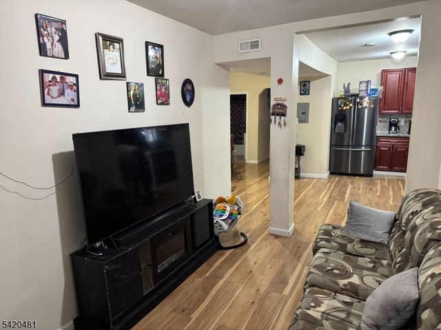 65 Stone St, Newark City, NJ 07104