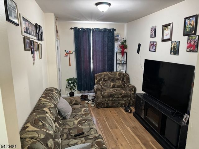 65 Stone St, Newark City, NJ 07104
