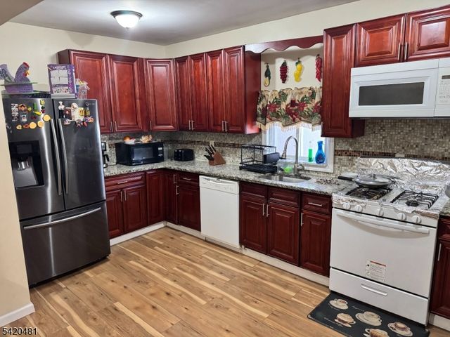 65 Stone St, Newark City, NJ 07104