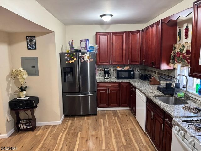 65 Stone St, Newark City, NJ 07104