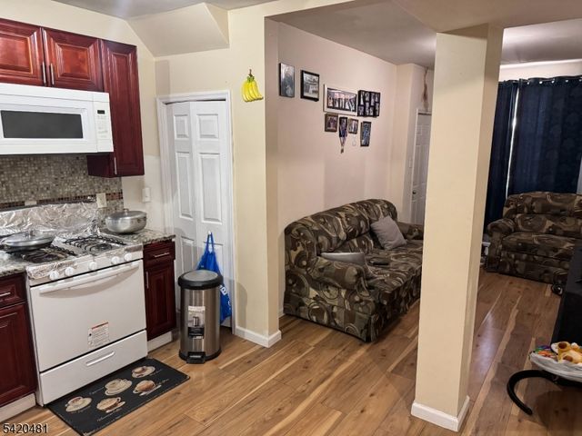 65 Stone St, Newark City, NJ 07104